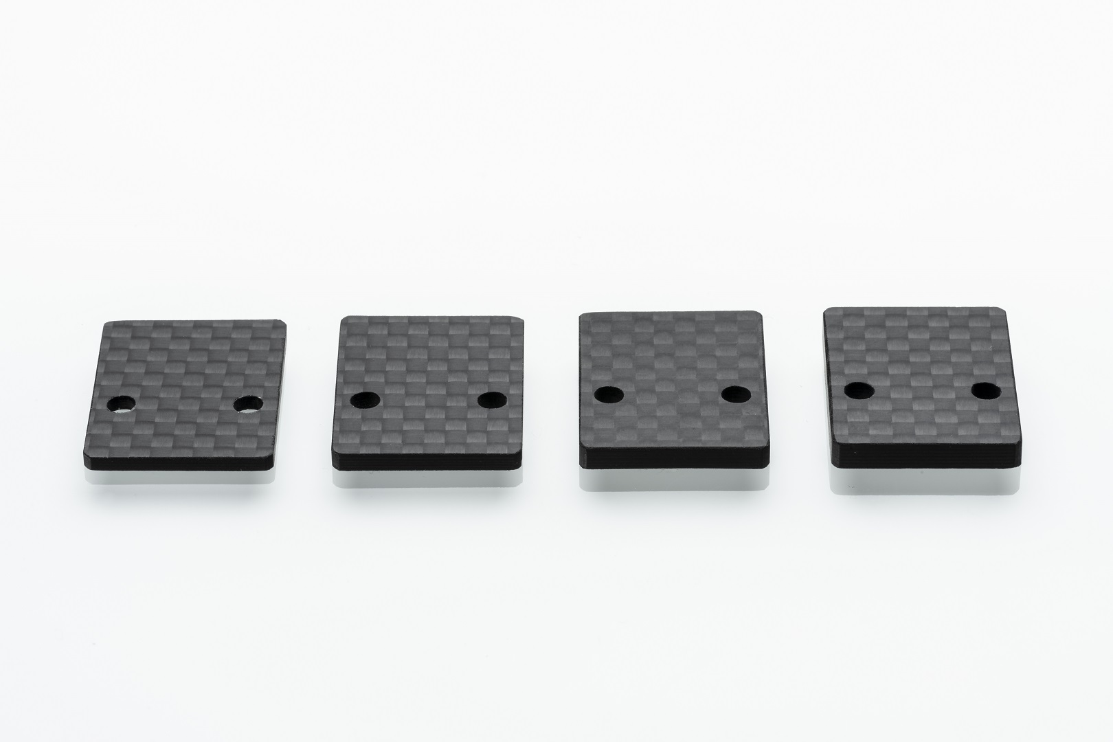 pro-ject-headshell-spacer-carbon-kohlefaser-distanzpl-ttchen-set-1-5-2-2-5-3-mm- image 1
