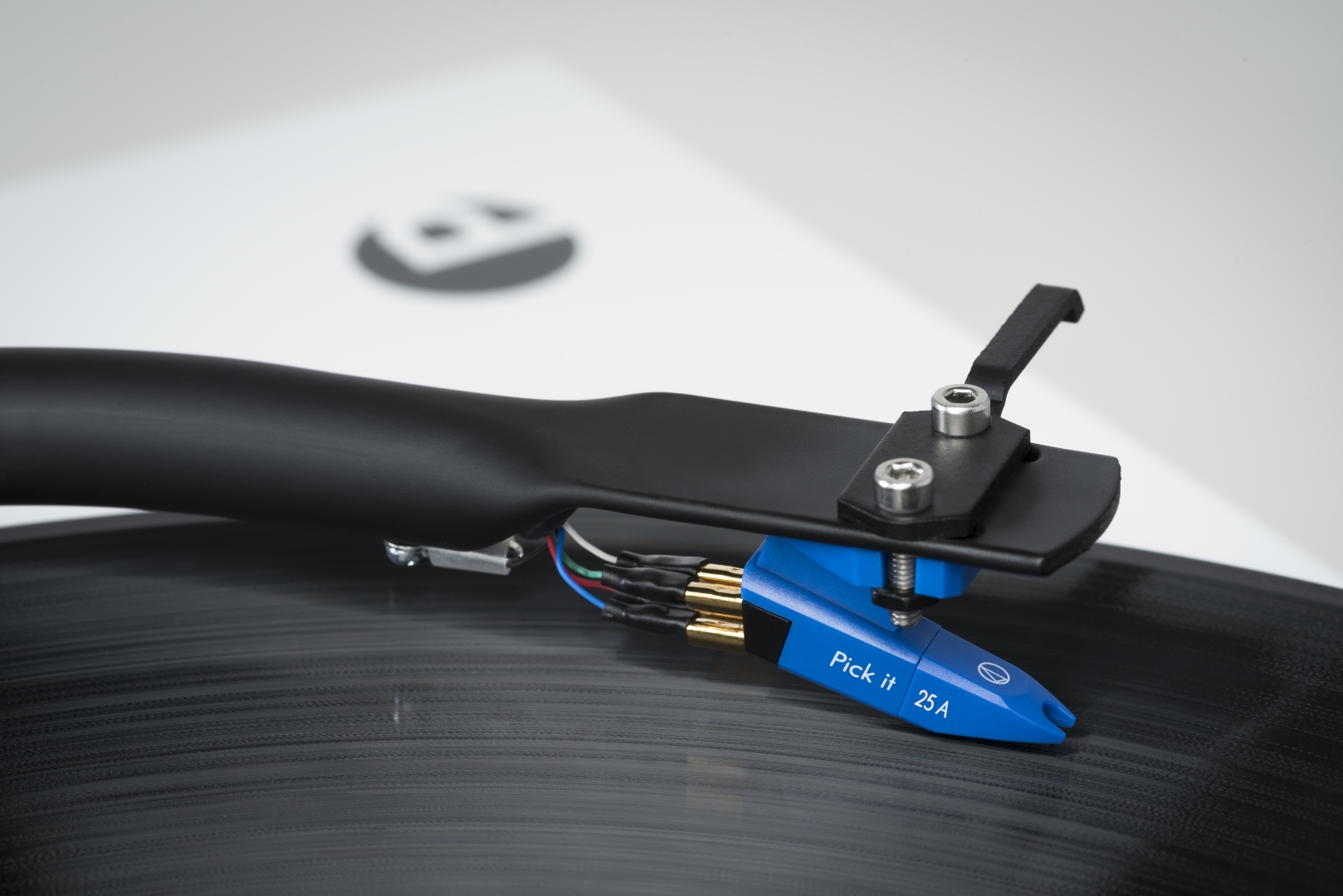 pro-ject-debut-iii-s-audiophile-plattenspieler-mit-s-f-rmigem-aluminium-tonarm-u image 6