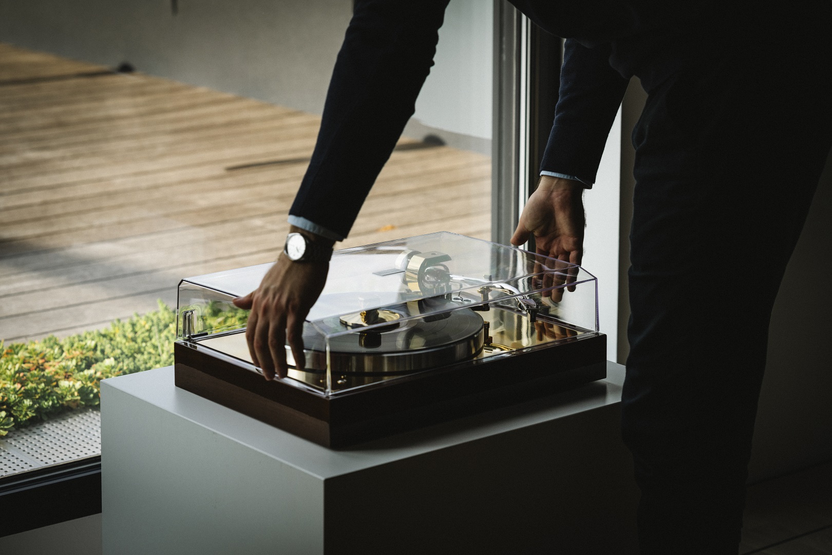 pro-ject-the-classic-reference-high-end-plattenspieler-mit-subchassis-9-evo-tona image 3