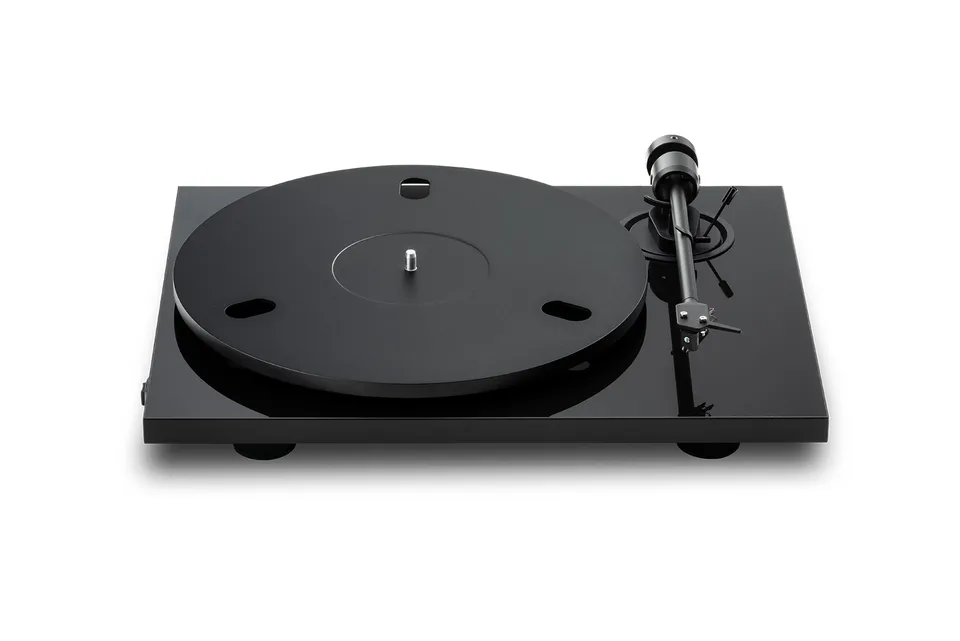 pro-ject-e1-2-plattenspieler-der-e-line-mit-werkseitig-montiertem-tonabnehmer image 1