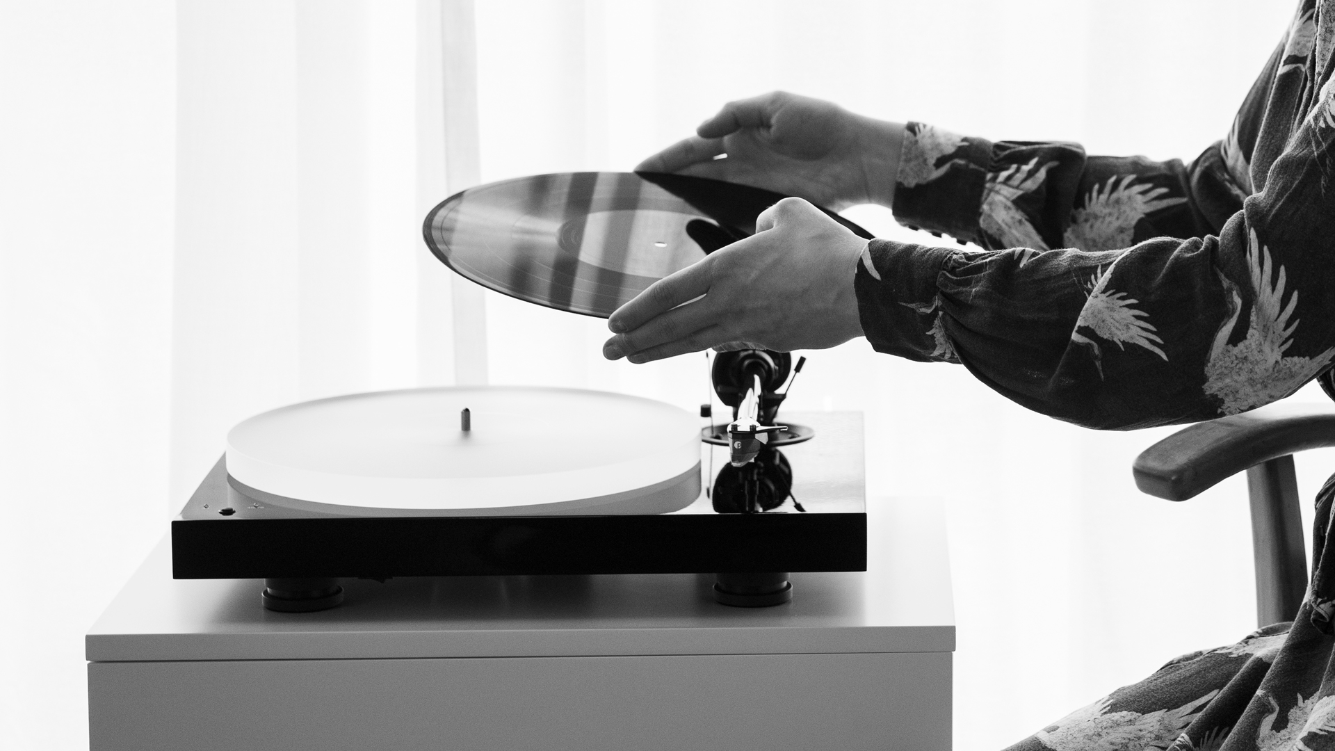 pro-ject-x1-x-line-plattenspieler-manueller-hifi-vinylspieler-mit-9-arm-acryl-te image 1