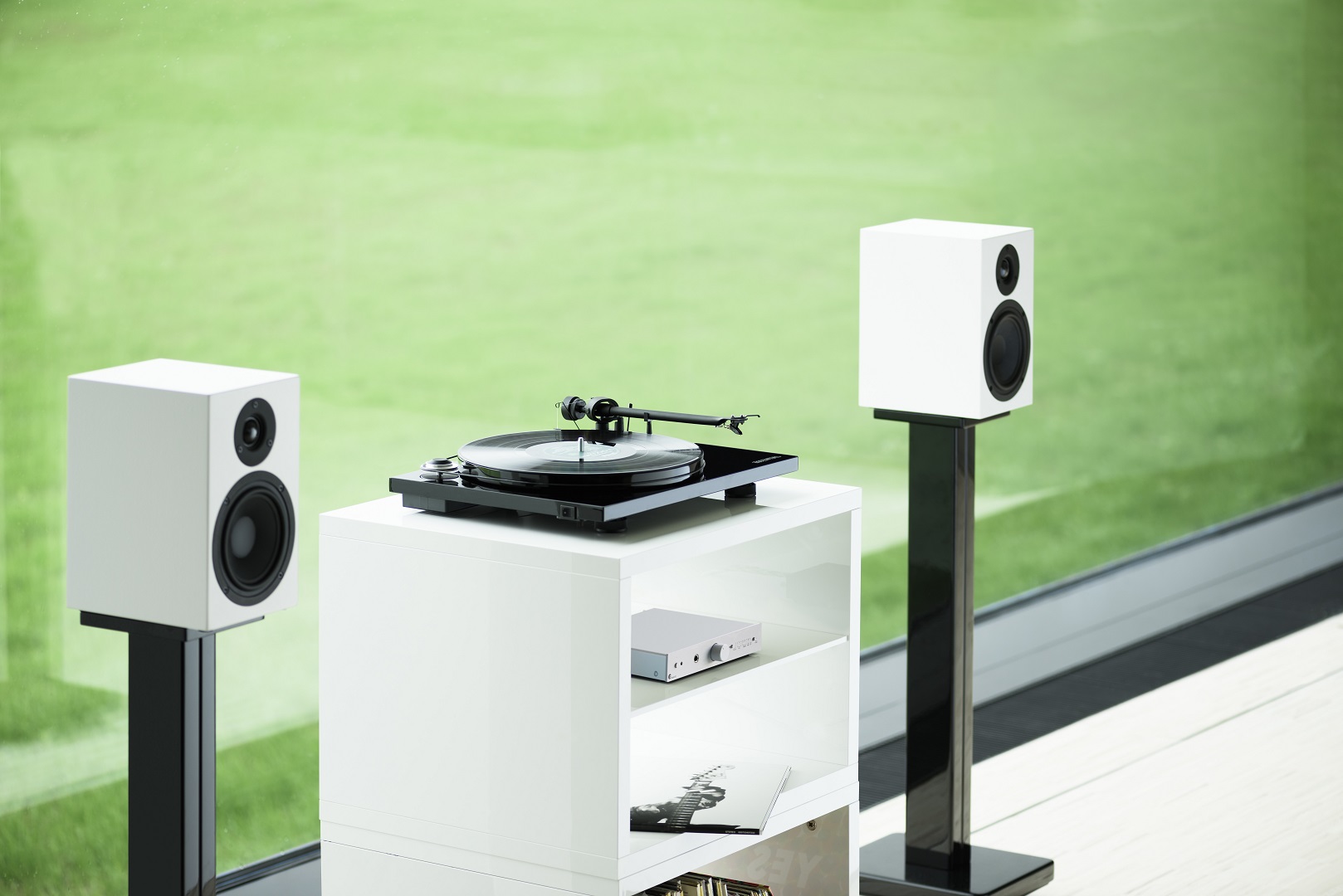 pro-ject-essential-iii-plattenspieler image 2