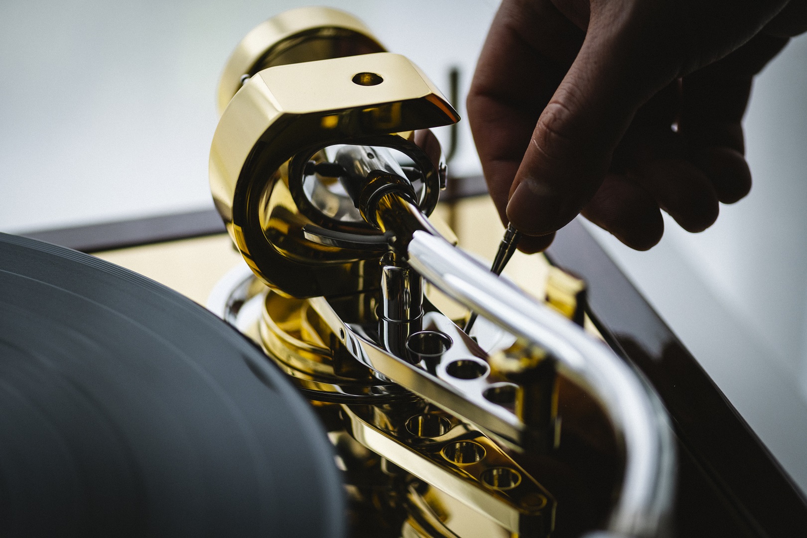 pro-ject-the-classic-reference-high-end-plattenspieler-mit-subchassis-9-evo-tona image 8