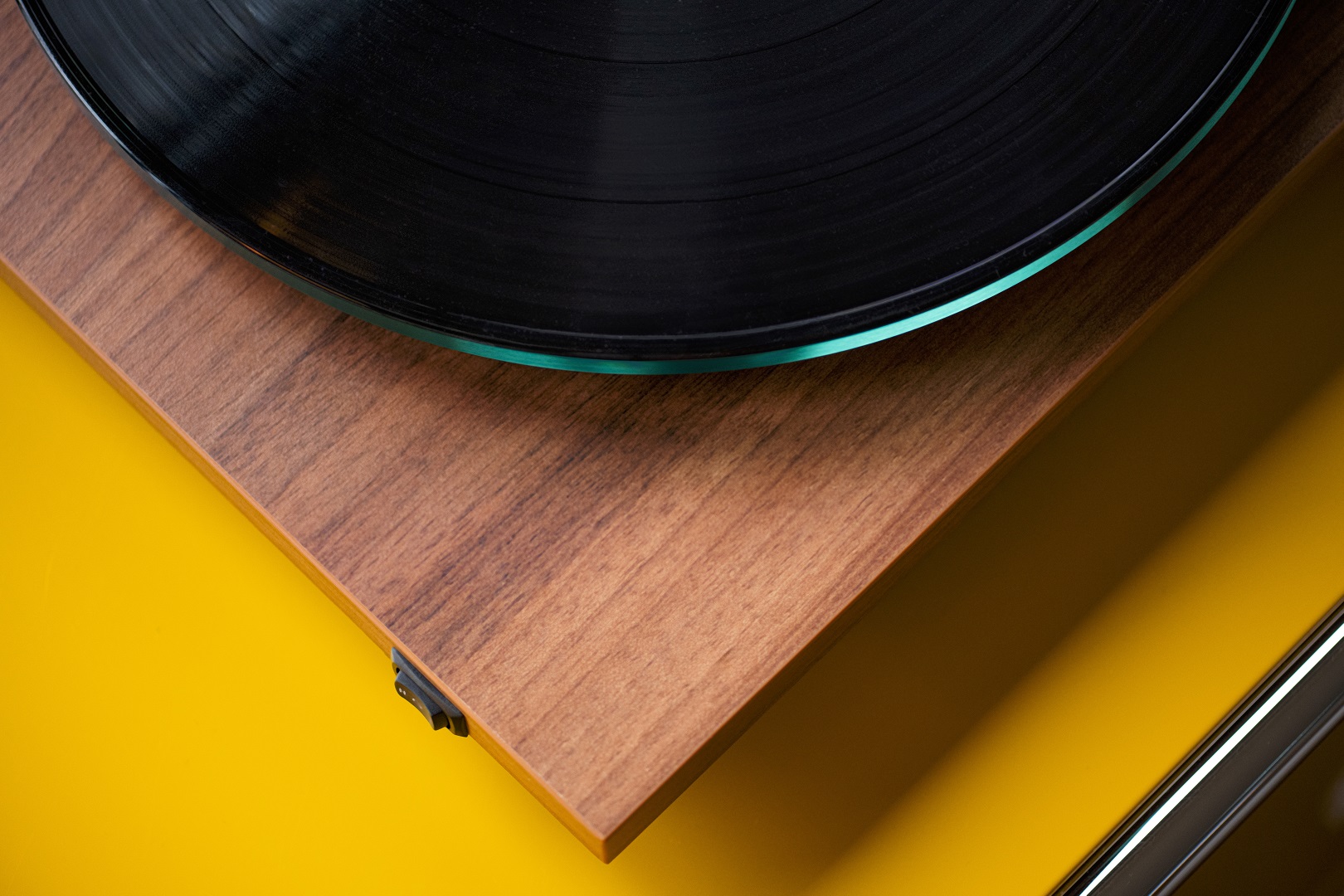 pro-ject-t2-plattenspieler-mit-carbon-tonarm-und-acryl-teller image 5