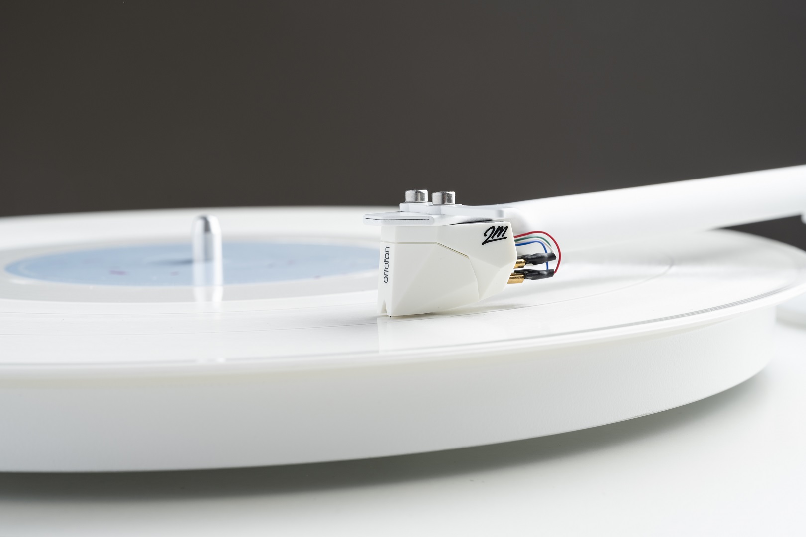 pro-ject-t1-white-edition-hifi-plattenspieler-satin-white-t-line image 2