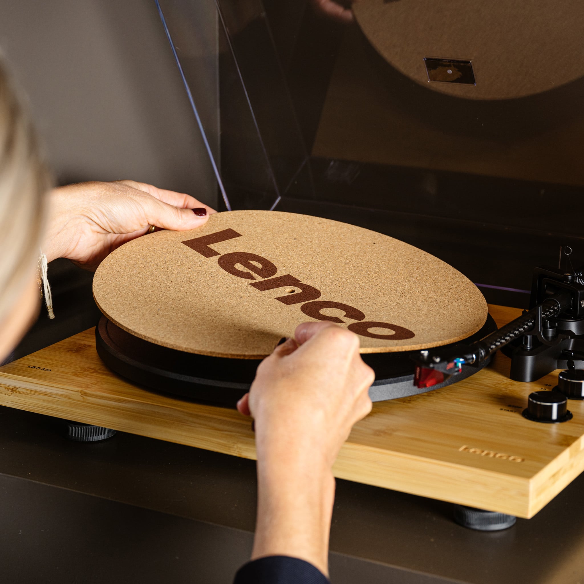 lenco-tta-030co-plattenspieler-slipmat-aus-kork-29-2-cm image 4