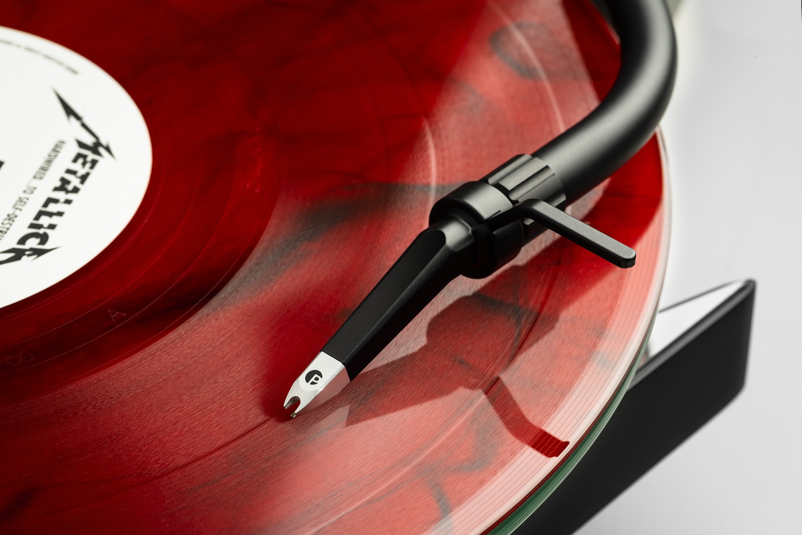 pro-ject-metallica-turntable-limitierter-plattenspieler-im-band-design image 7