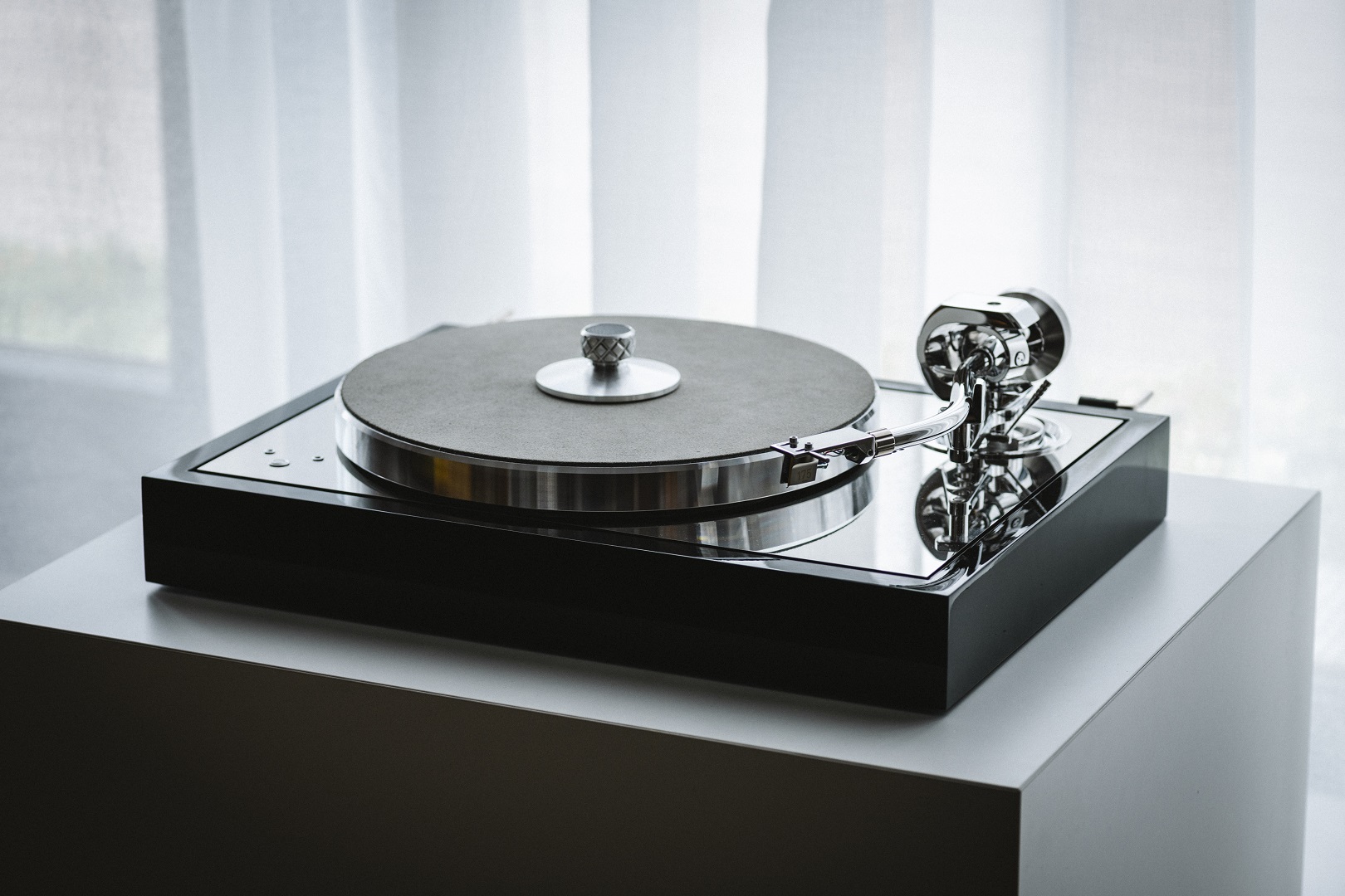 pro-ject-the-classic-reference-high-end-plattenspieler-mit-subchassis-9-evo-tona image 7