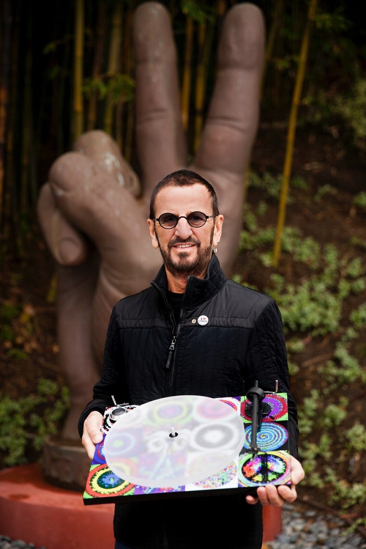 pro-ject-ringo-starr-peace-love-limitierter-plattenspieler-der-artist-collection image 3