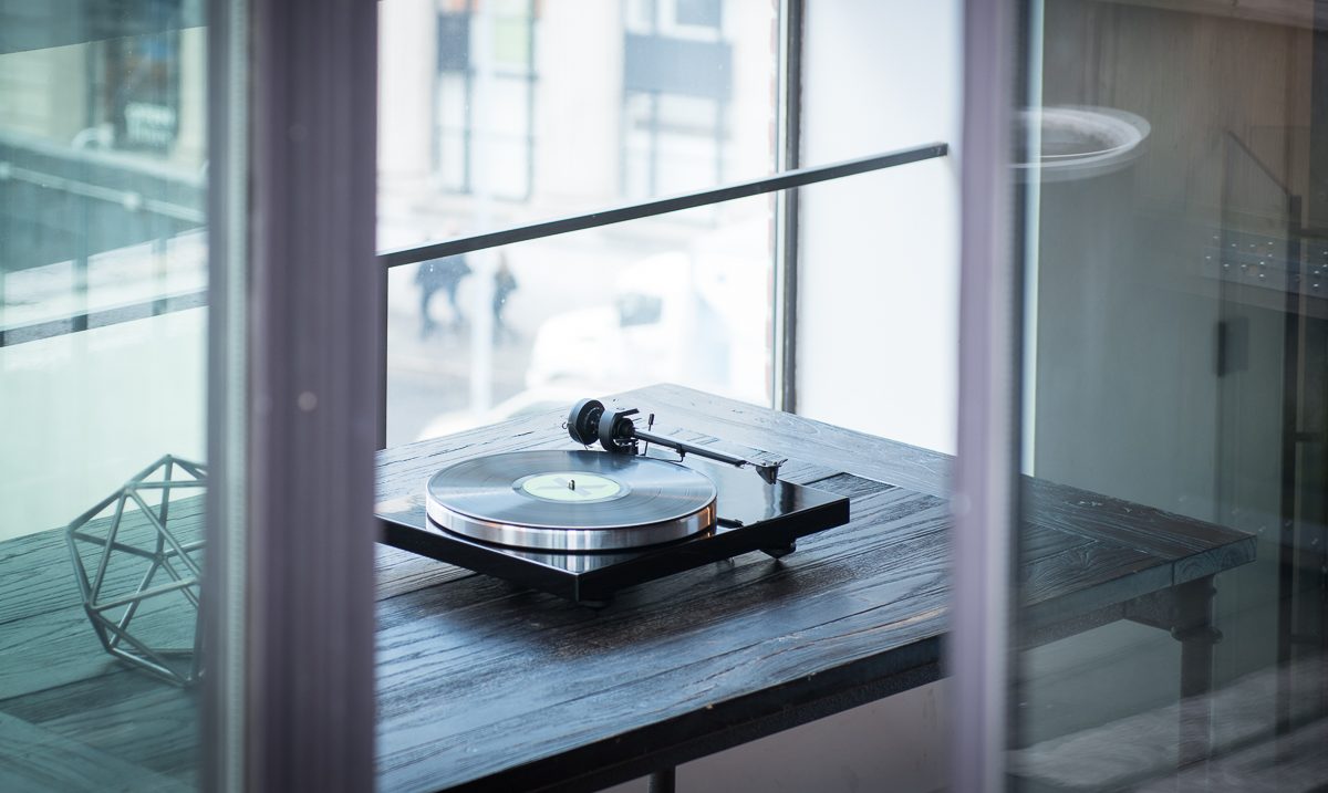 pro-ject-1xpression-carbon-classic-plattenspieler-mit-evo-tonarm-und-carbon-tona image 2