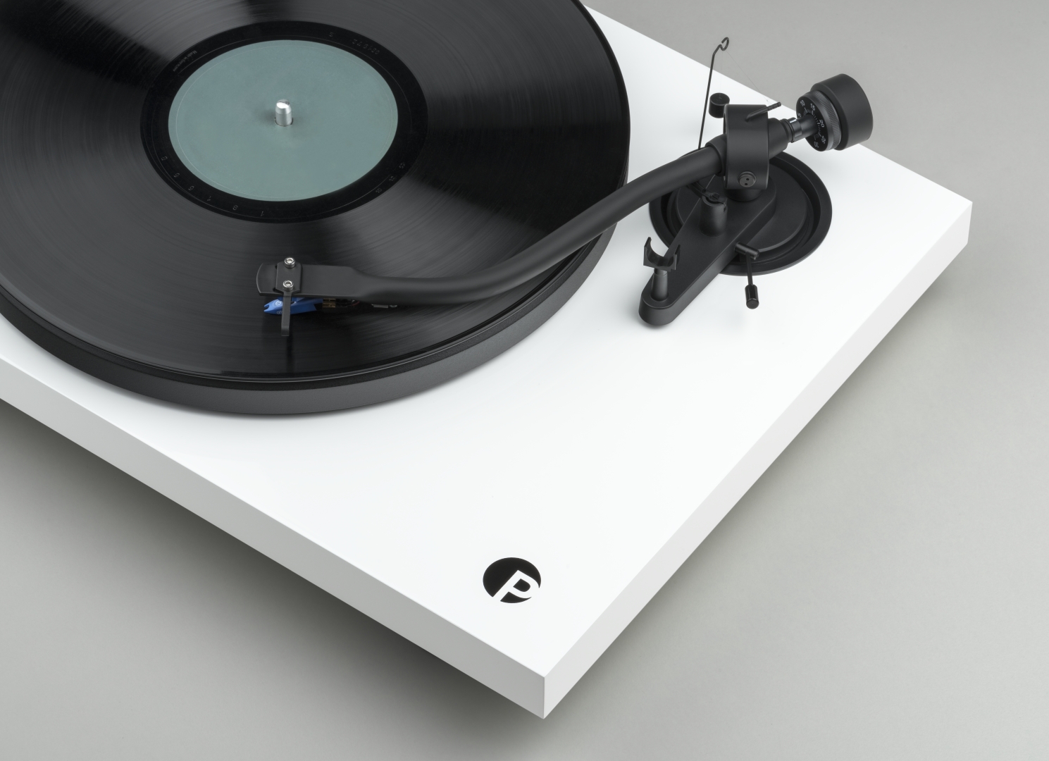 pro-ject-debut-iii-s-audiophile-plattenspieler-mit-s-f-rmigem-aluminium-tonarm-u image 4