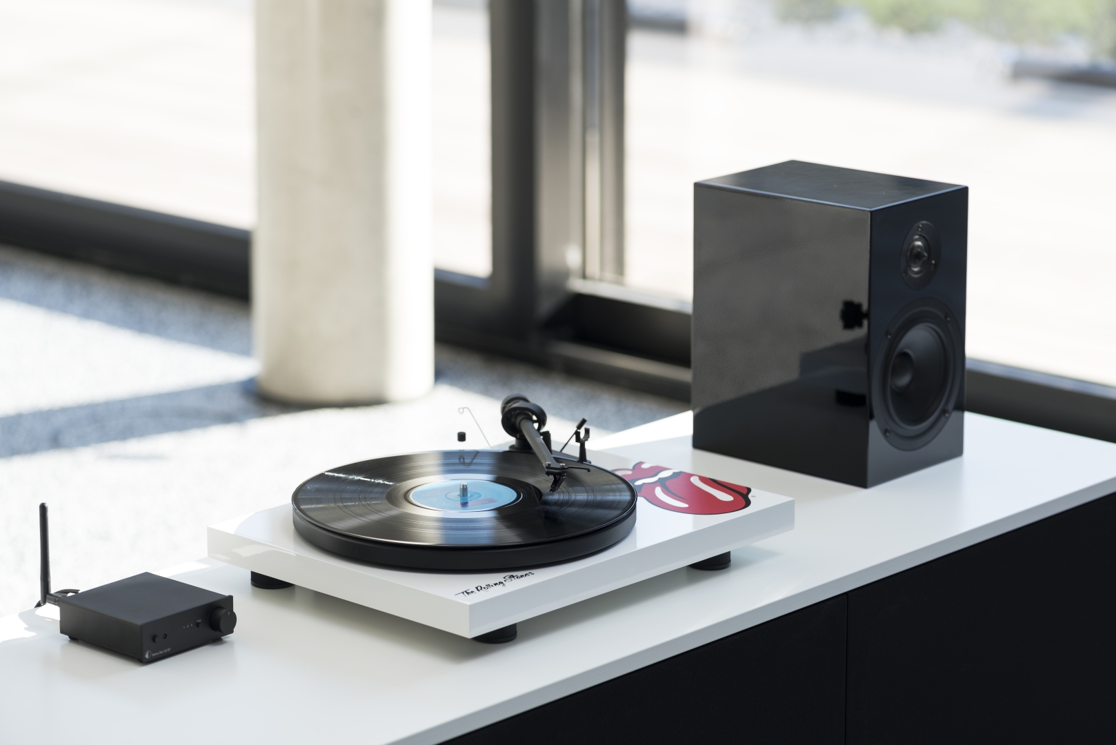 pro-ject-rolling-stones-recordplayer-limitierter-plattenspieler-mit-ortofon-om10-2 image 4