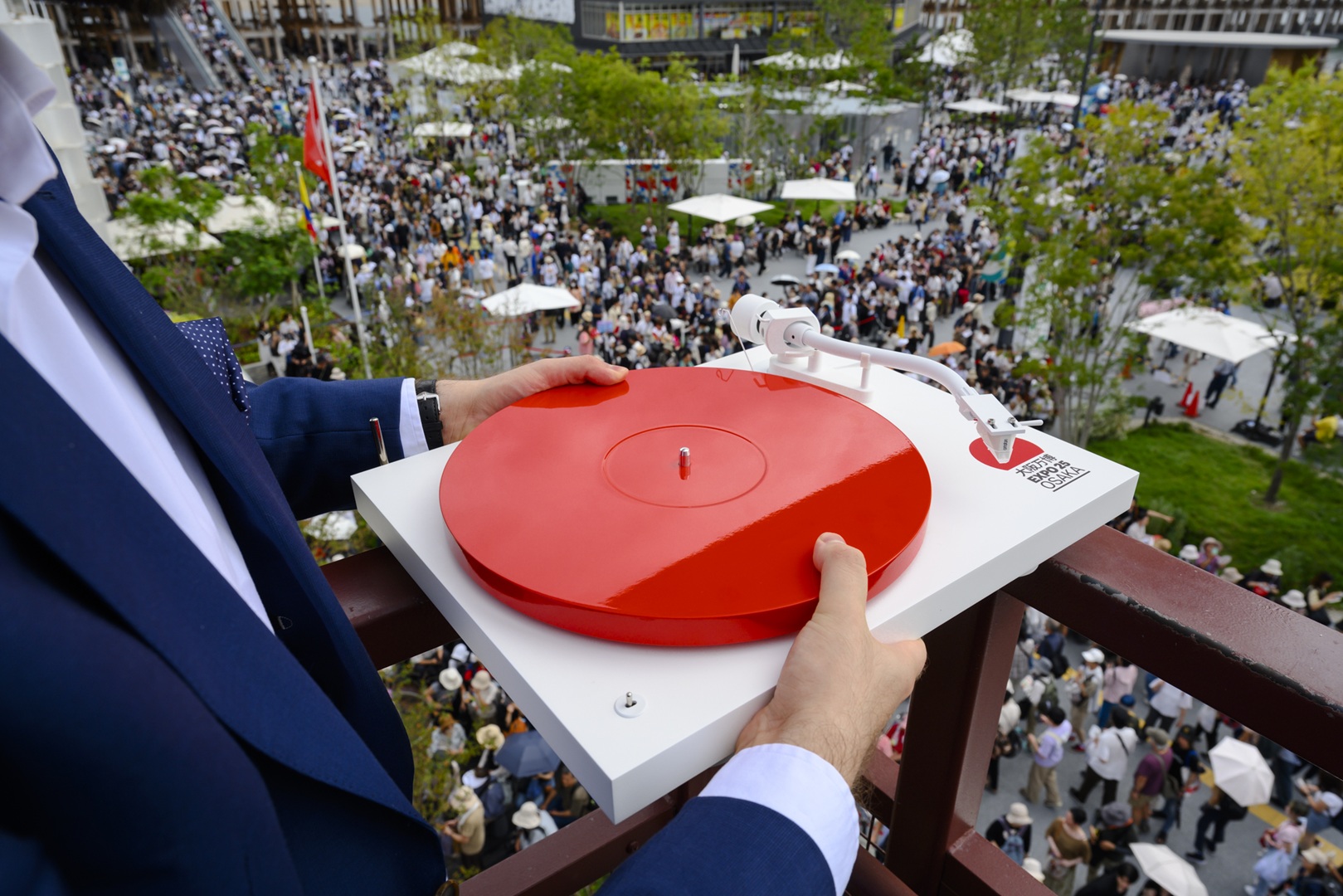 pro-ject-debut-pro-s-balanced-expo-2025-hochwertiger-plattenspieler-mit-symmetri image 4