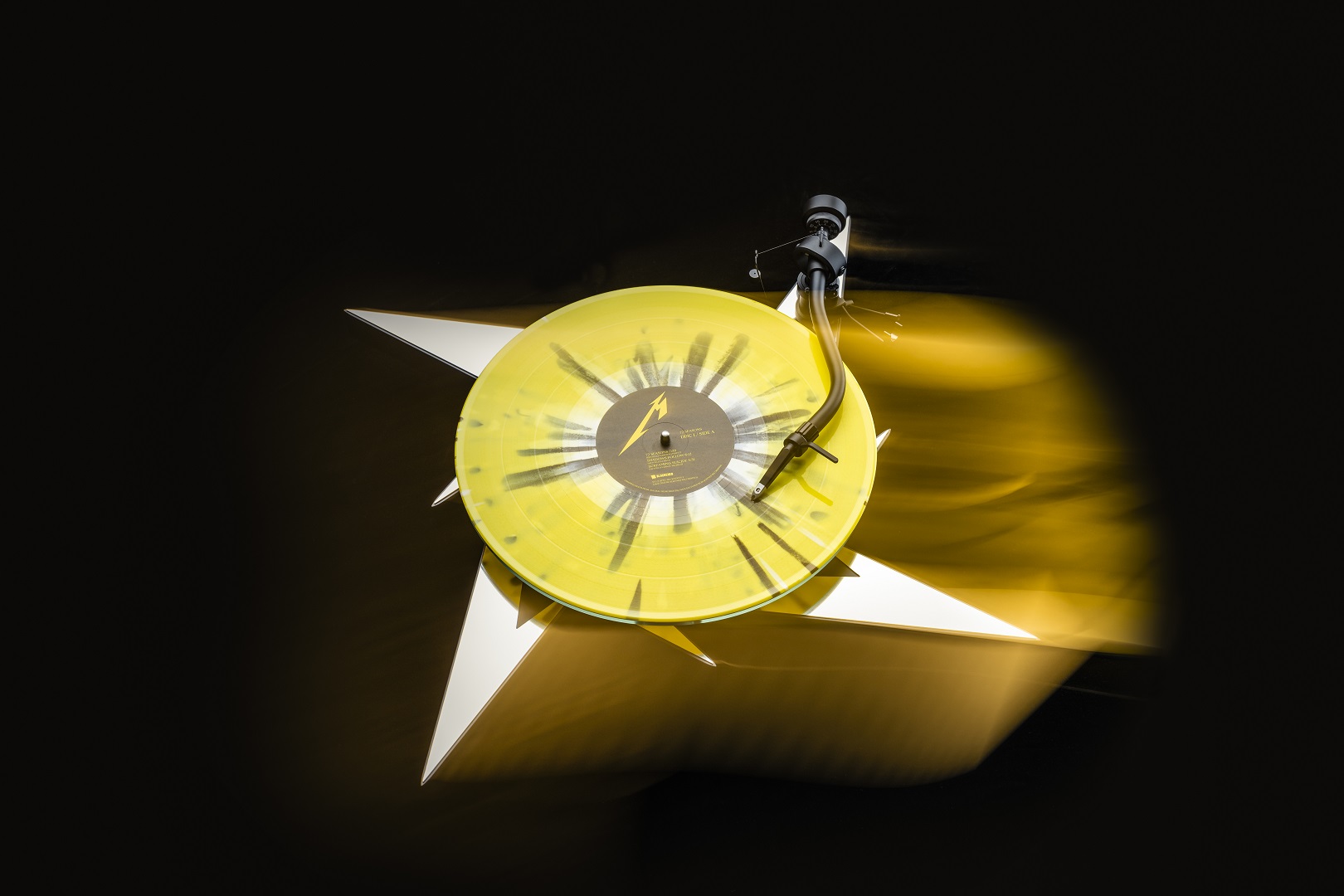 pro-ject-metallica-turntable-limitierter-plattenspieler-im-band-design image 2