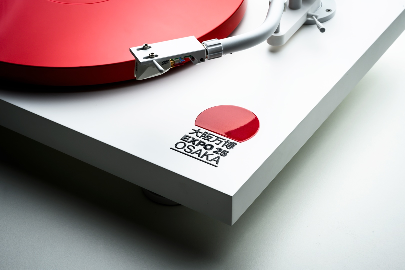 pro-ject-debut-pro-s-balanced-expo-2025-hochwertiger-plattenspieler-mit-symmetri image 2