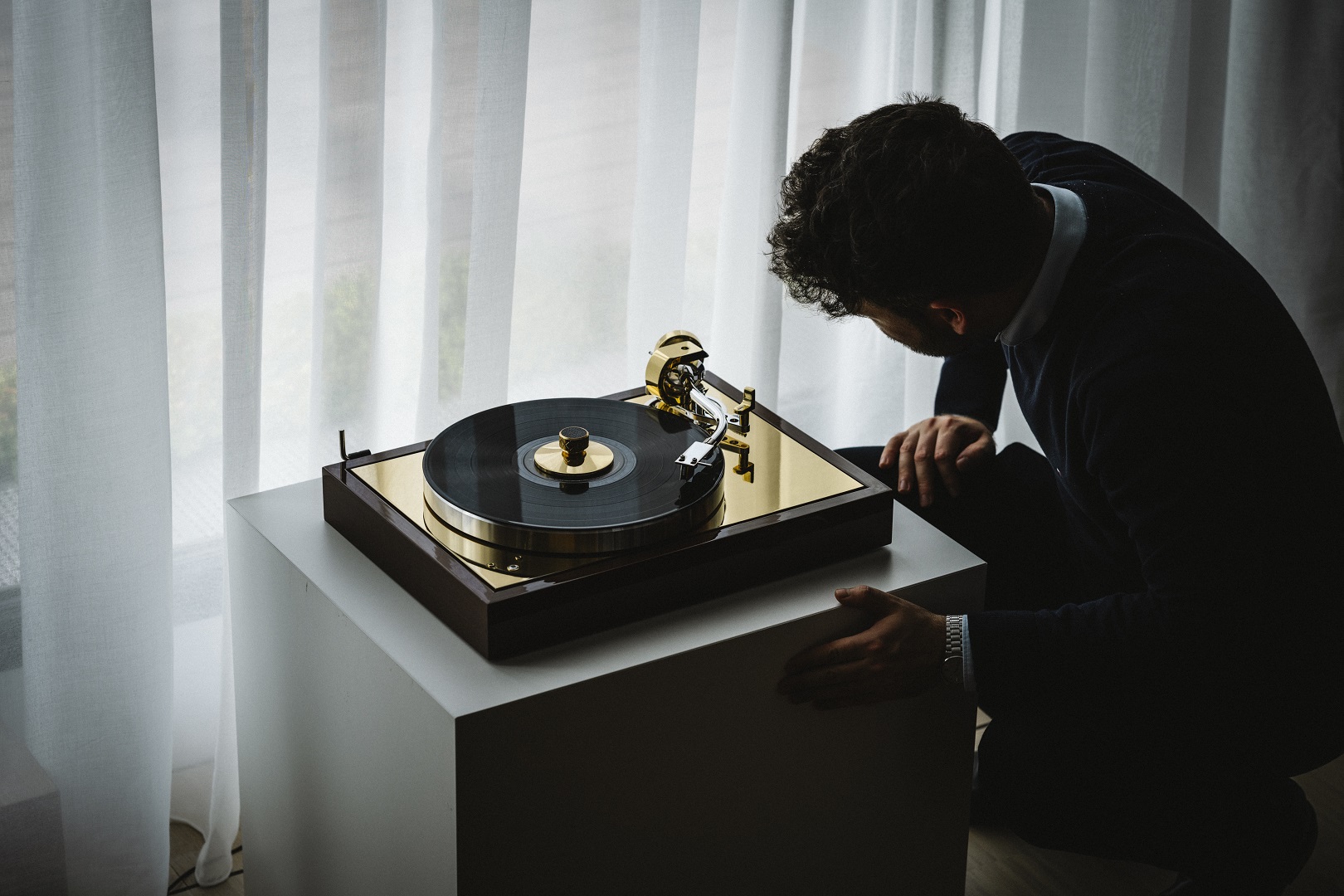pro-ject-the-classic-reference-high-end-plattenspieler-mit-subchassis-9-evo-tona image 2