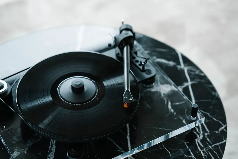 pro-ject-perspective-final-edition-hochwertiger-plattenspieler image 1