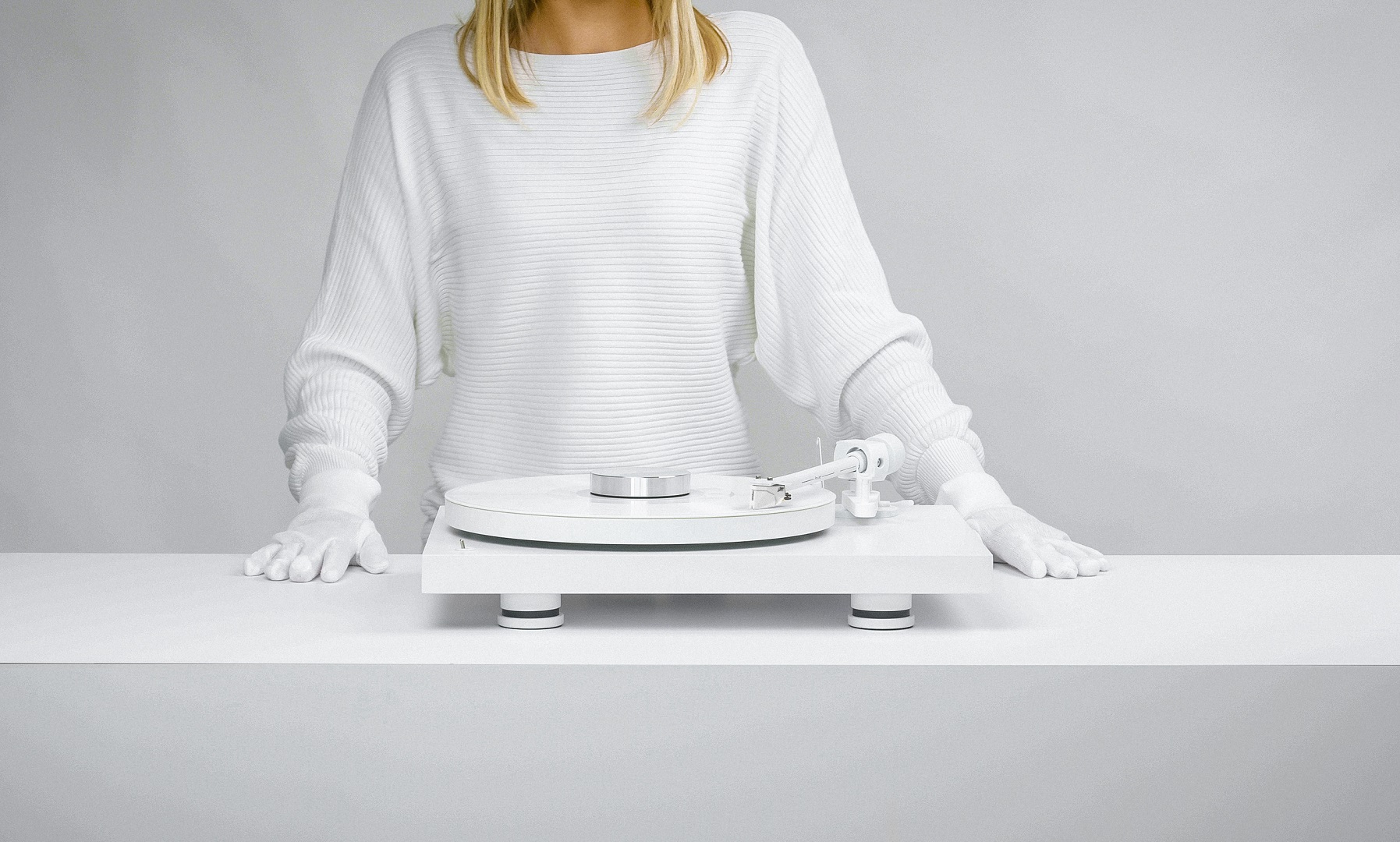 pro-ject-debut-pro-white-edition-plattenspieler-in-wei image 2