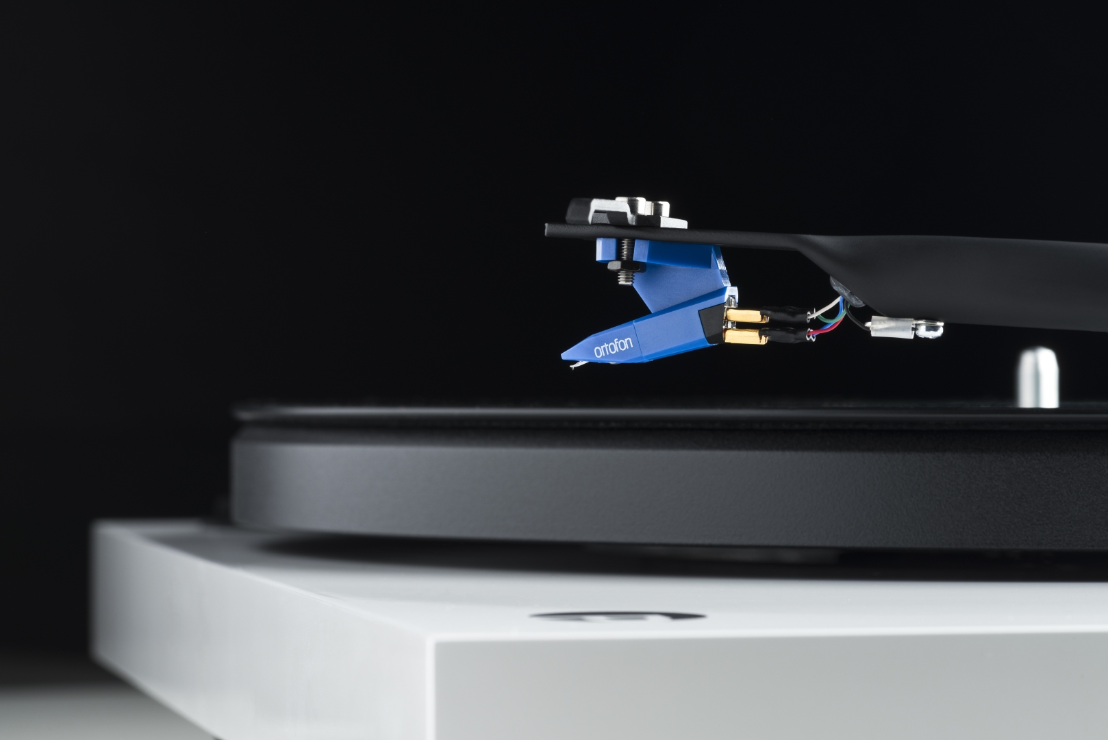 pro-ject-debut-iii-s-audiophile-plattenspieler-mit-s-f-rmigem-aluminium-tonarm-u image 3