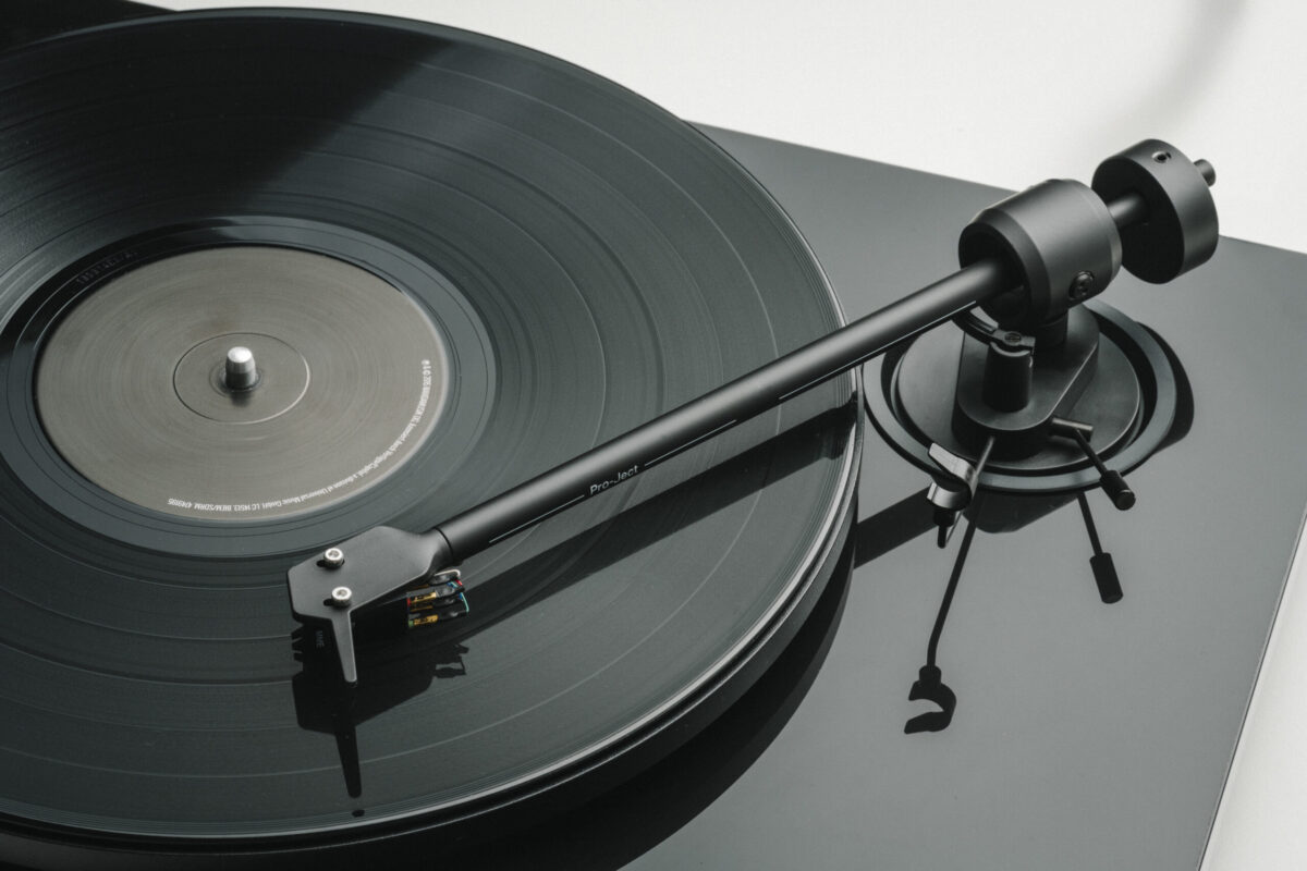 pro-ject-e1-2-plattenspieler-der-e-line-mit-werkseitig-montiertem-tonabnehmer image 8