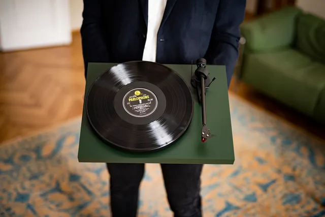 pro-ject-debut-carbon-evo-plattenspieler image 1